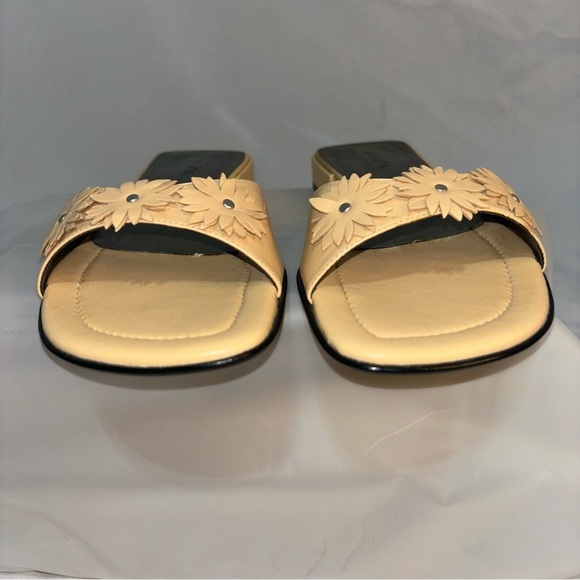 UNISA Square Open Toe Sandal Size 8B - Picture 2 of 12